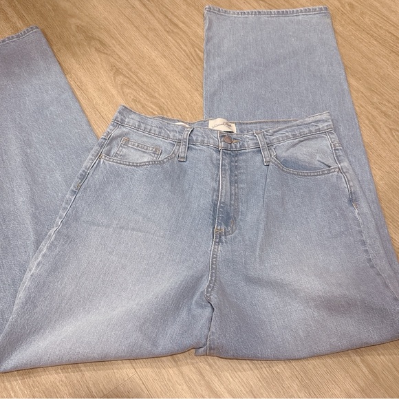 Universal Thread Light Blue Straight Leg Jeans - Picture 1 of 4